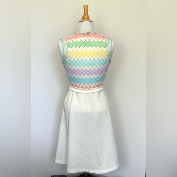 Fabulous 70s Vintage Sleeveless V-Neck Sundress! Fits like an XS - by Bleeker St - Picture 5 of 15